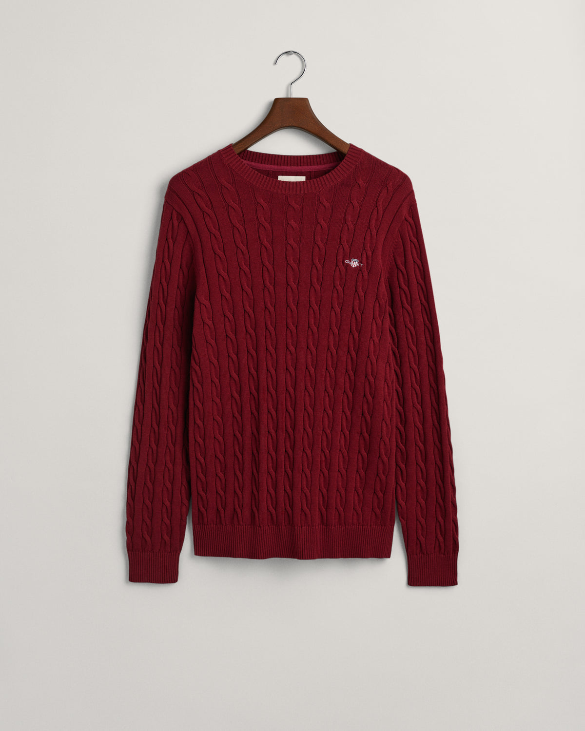 PLUMPED RED, COTTON CABLE C-NECK, FLAT-LAY BY GANT AU.