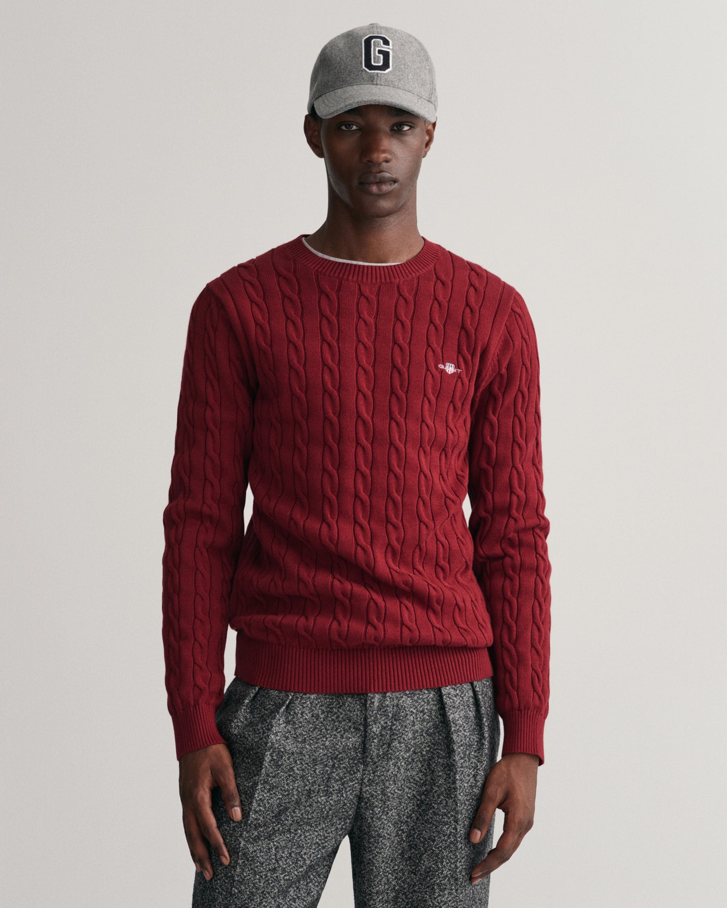 PLUMPED RED, COTTON CABLE C-NECK, FRONT-VIEW BY GANT AU.