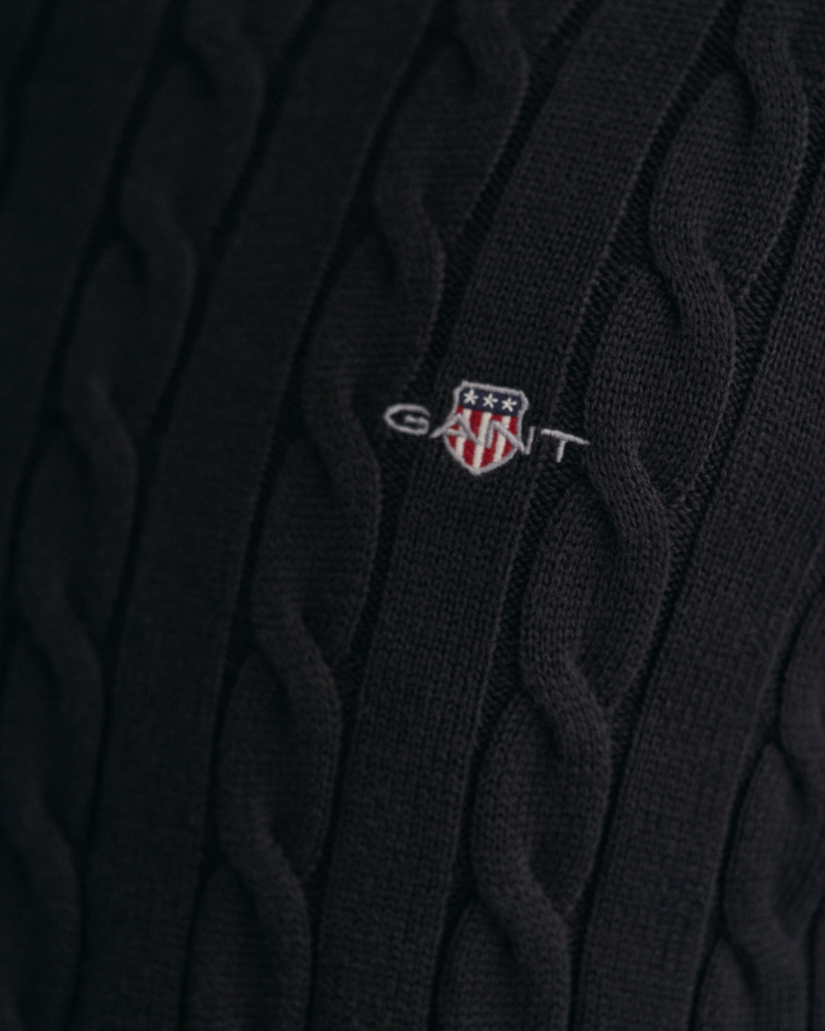 BLACK, COTTON CABLE TURTLE NECK, CLOSE-UP BY GANT AU.