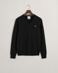 BLACK, SUPERFINE LAMBSWOOL V-NECK, FLAT-LAY BY GANT AU.