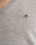 GREY MELANGE, SUPERFINE LAMBSWOOL V-NECK, CLOSE-UP BY GANT AU.