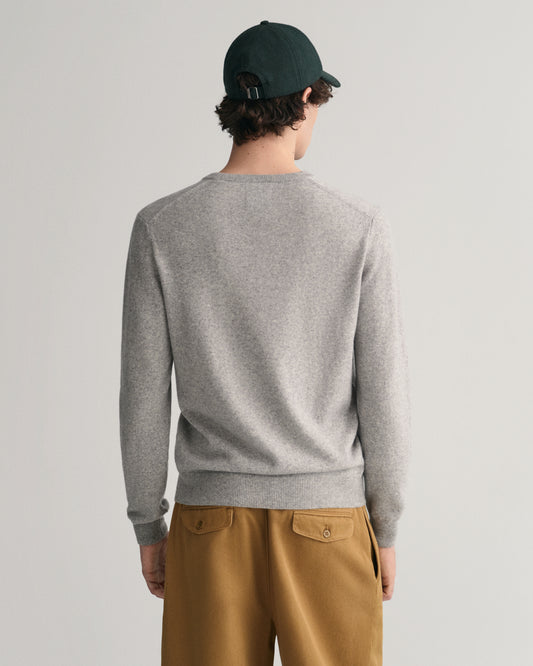 GREY MELANGE, SUPERFINE LAMBSWOOL V-NECK, BACK-VIEW BY GANT AU.