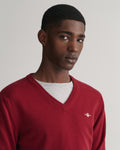 PORT RED, SUPERFINE LAMBSWOOL V-NECK, CLOSE-UP BY GANT AU.