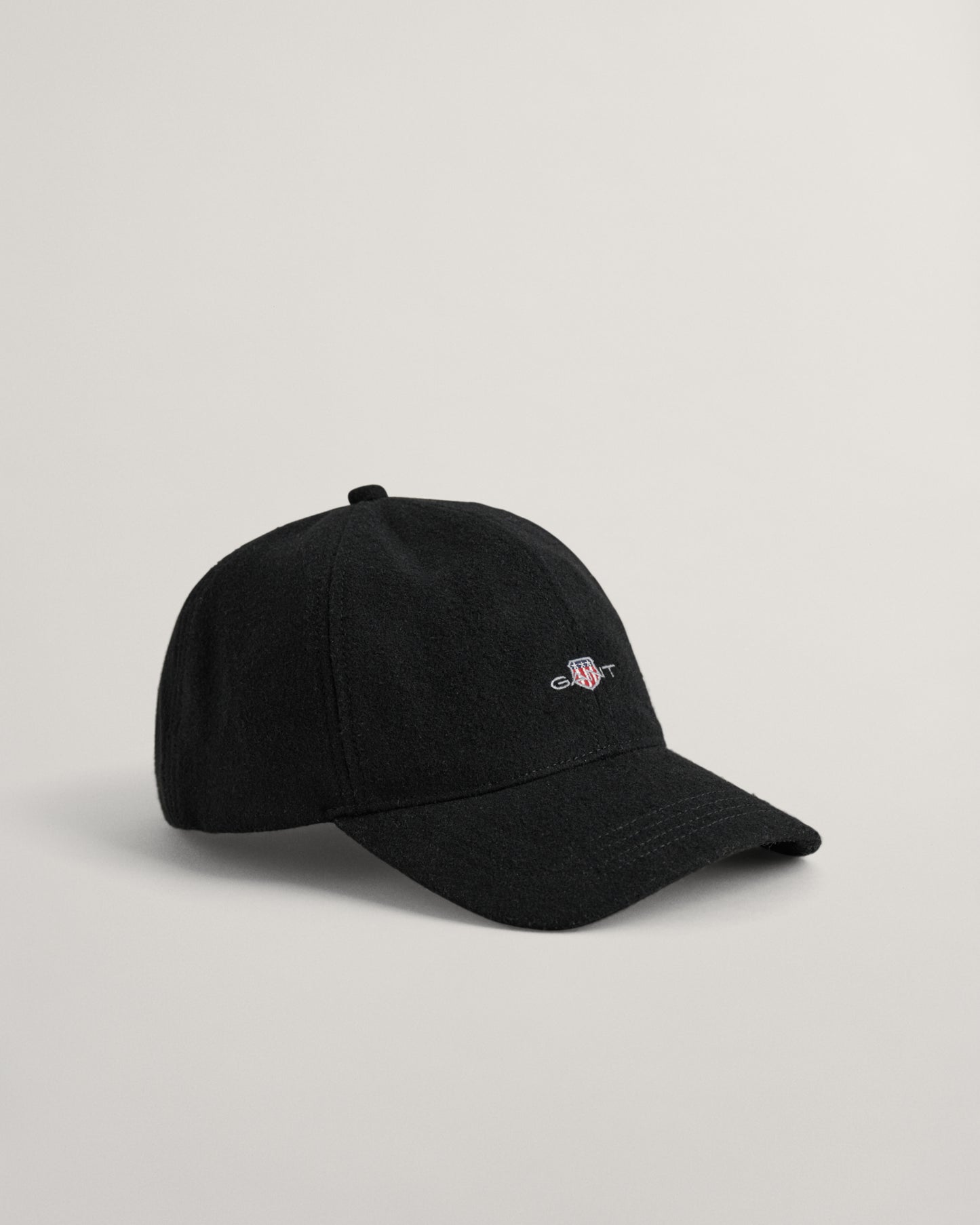 BLACK, SHIELD MELTON CAP, FRONT-VIEW BY GANT AU.