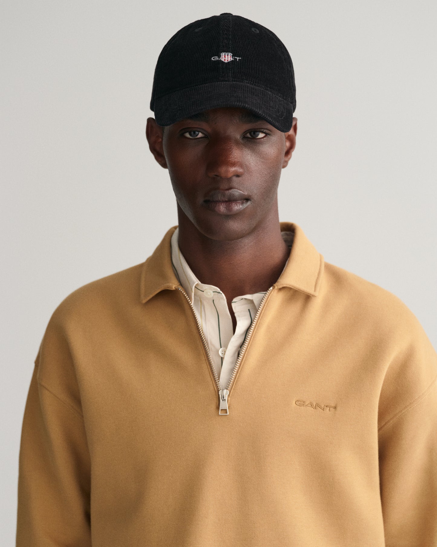 BLACK, SHIELD CORD CAP BY GANT AU.
