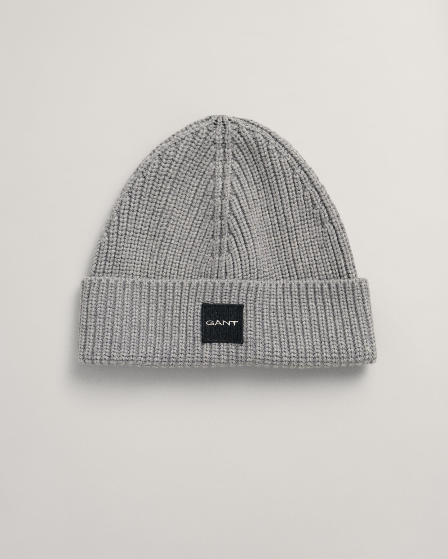 GREY MELANGE, UNISEX. COTTON RIB KNIT BEANIE, FRONT-VIEW BY GANT AU.