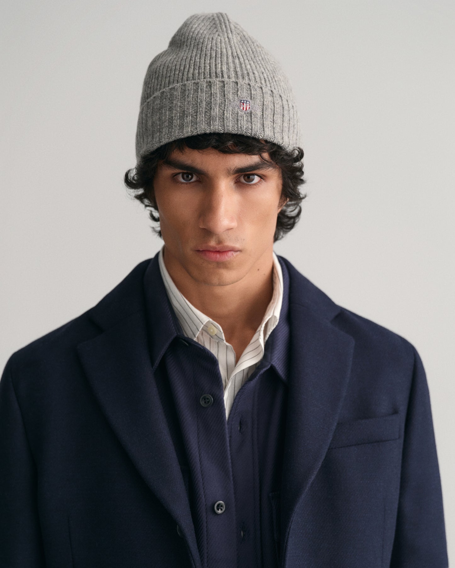 GREY MELANGE, UNISEX. SHIELD WOOL BEANIE BY GANT AU.