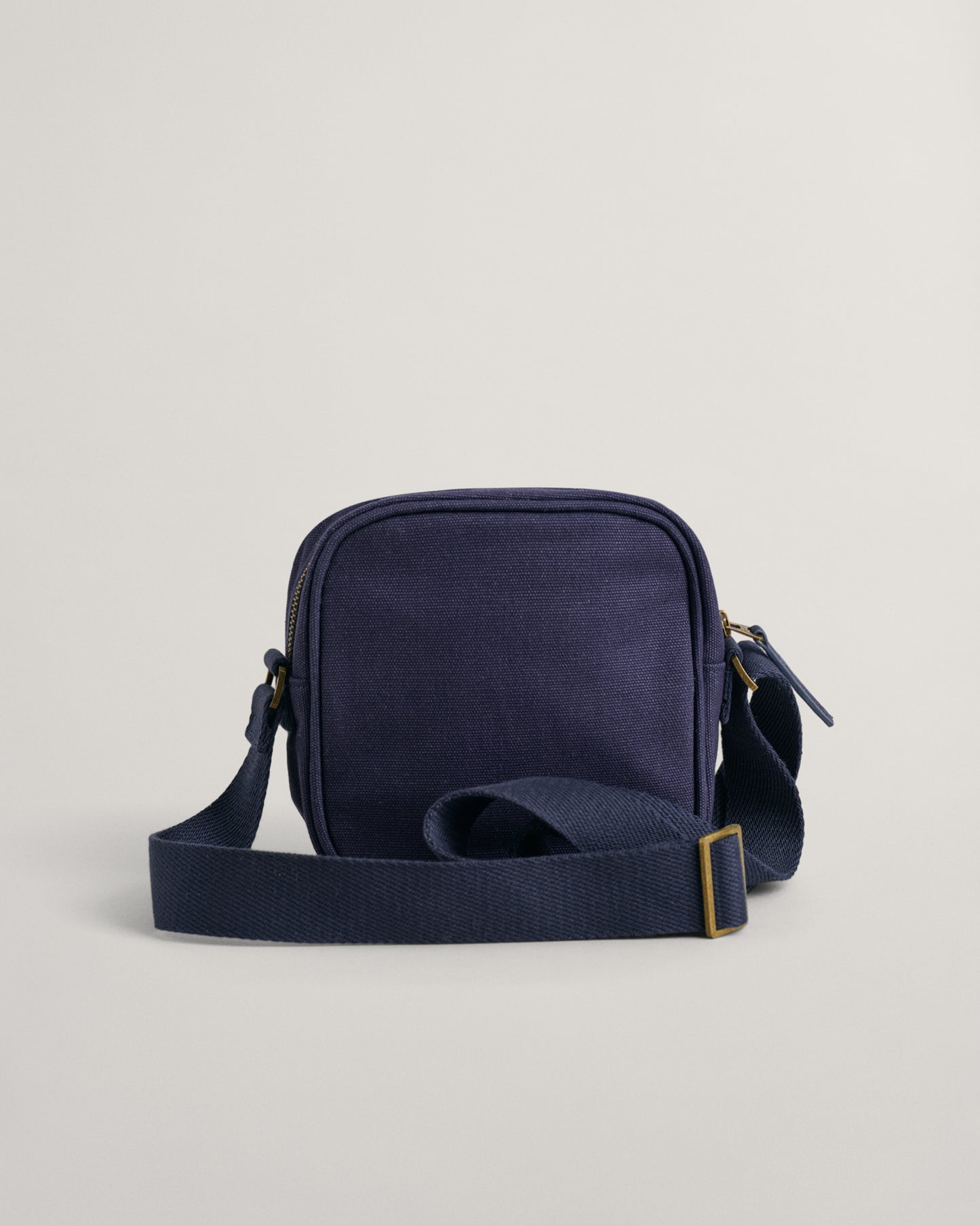 CLASSIC BLUE, COLOR SHIELD SHOULDER BAG, BACK-VIEW BY GANT AU.