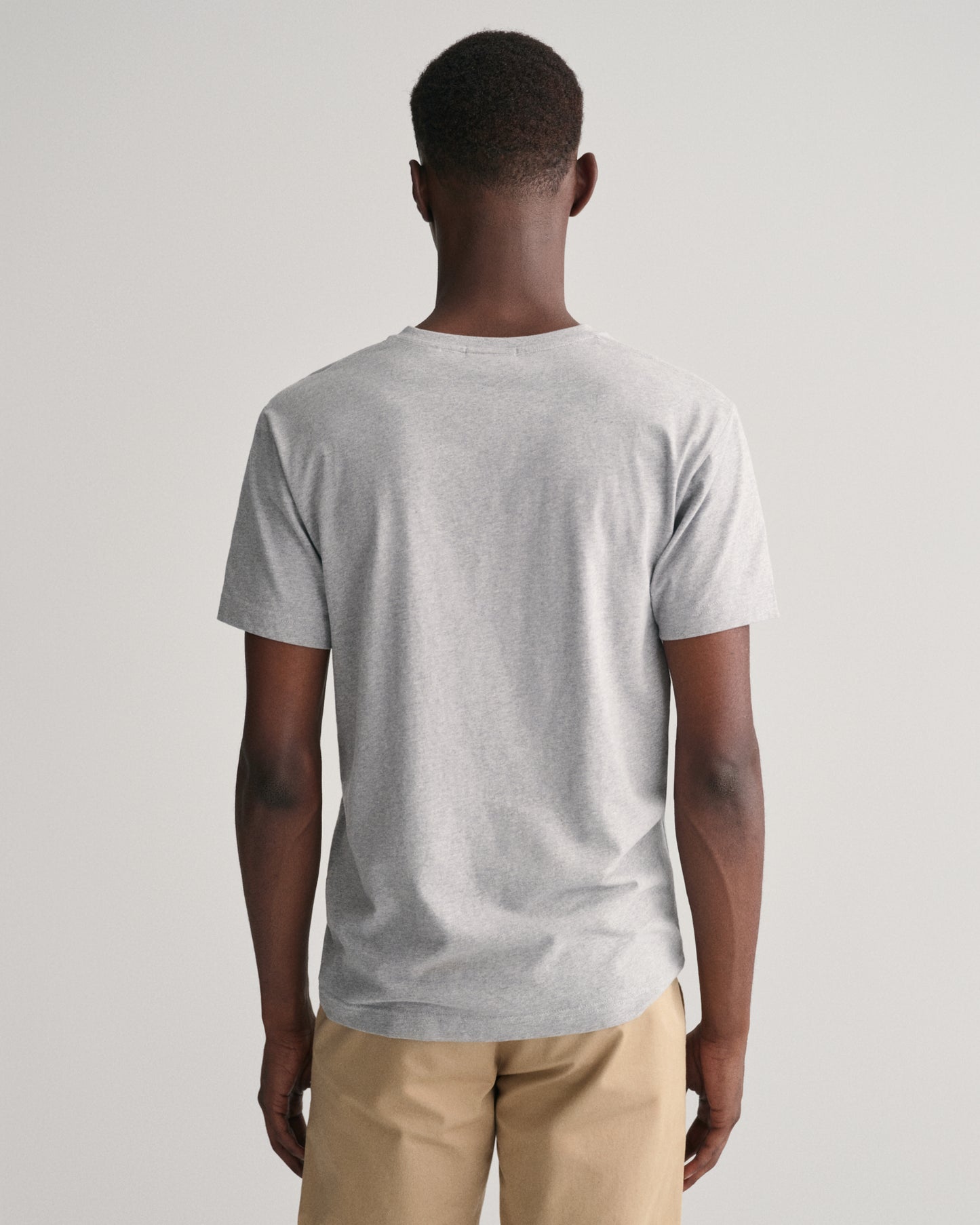 GREY MELANGE, SLIM SHIELD V-NECK T-SHIRT, BACK-VIEW BY GANT AU.