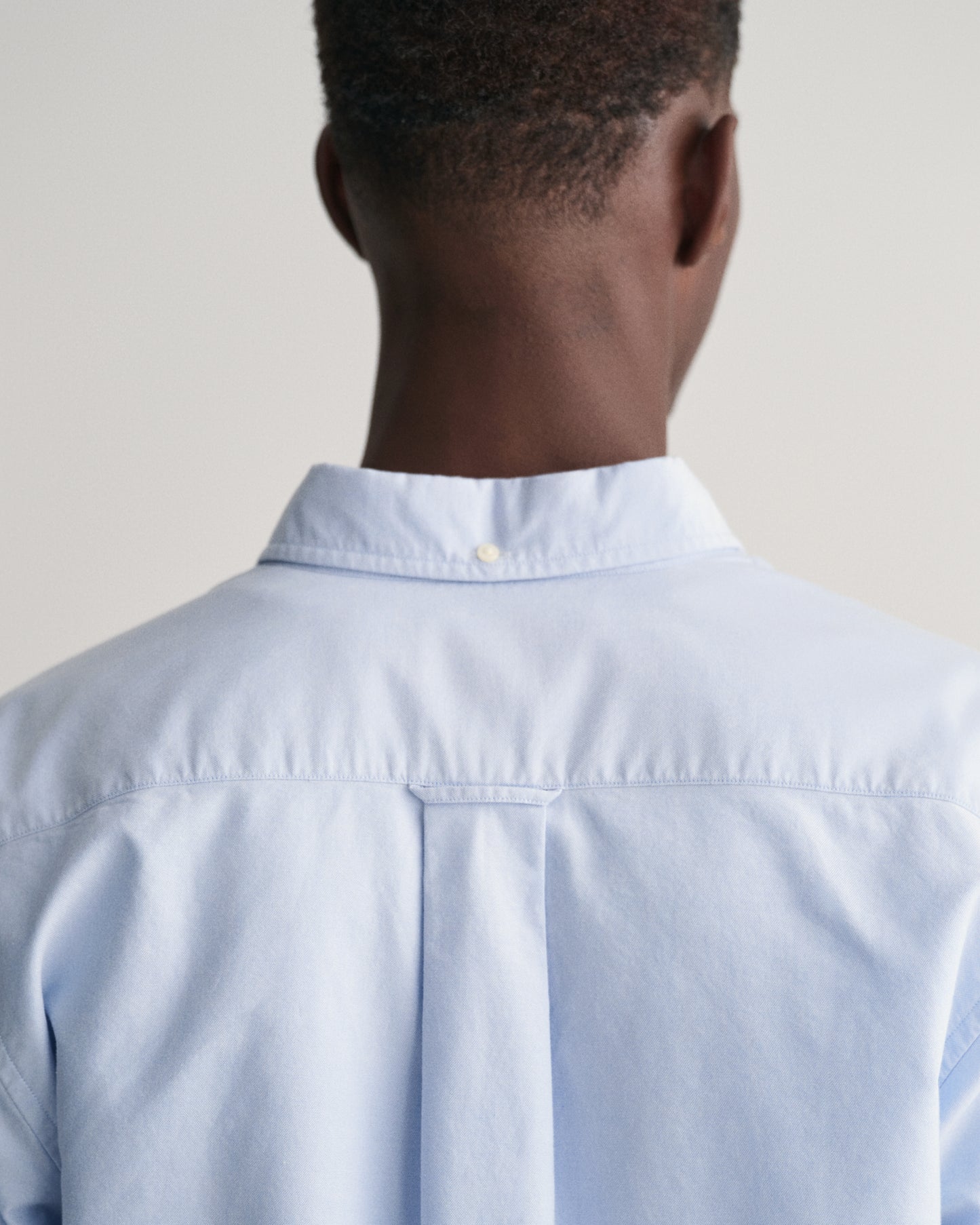 MODEL WEARING REG CLASSIC OXFORD SHIRT