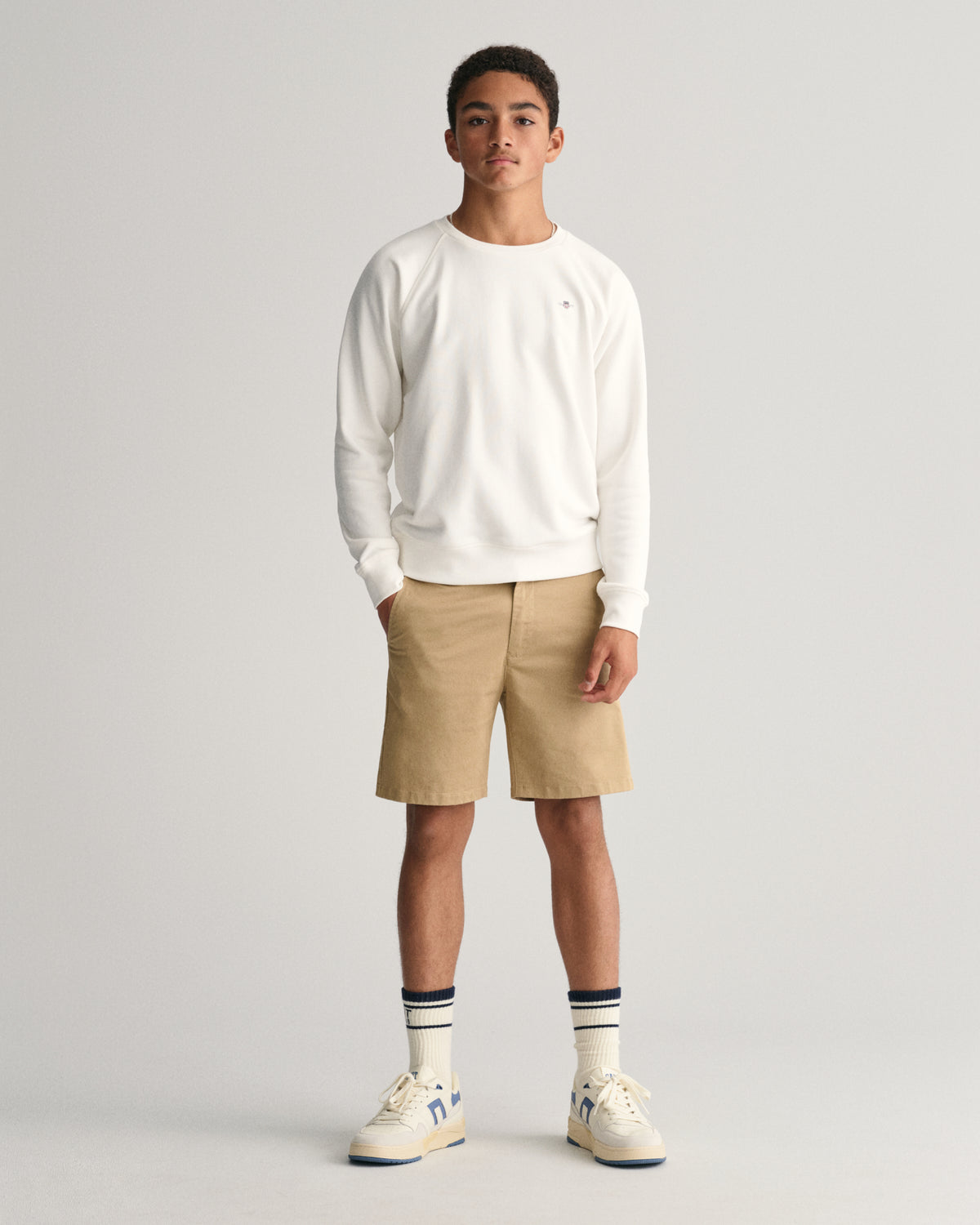 DARK KHAKI, CHINO SHORTS BY GANT AU.