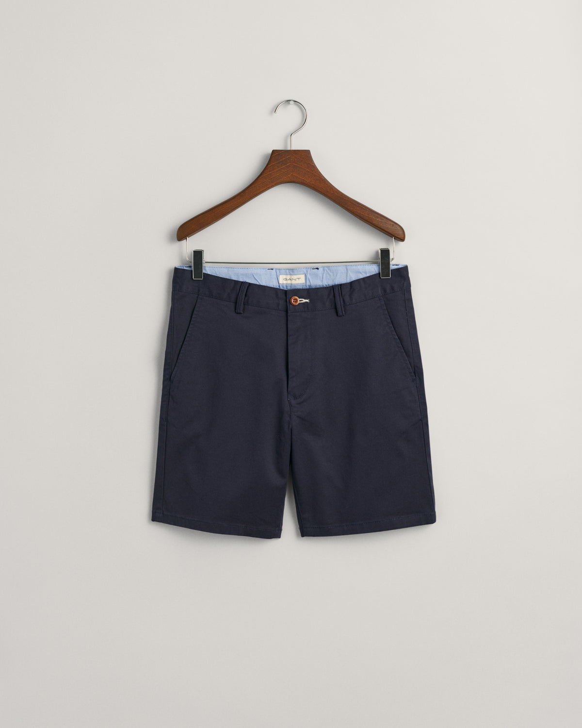 MARINE, CHINO SHORTS, FLAT-LAY BY GANT AU.
