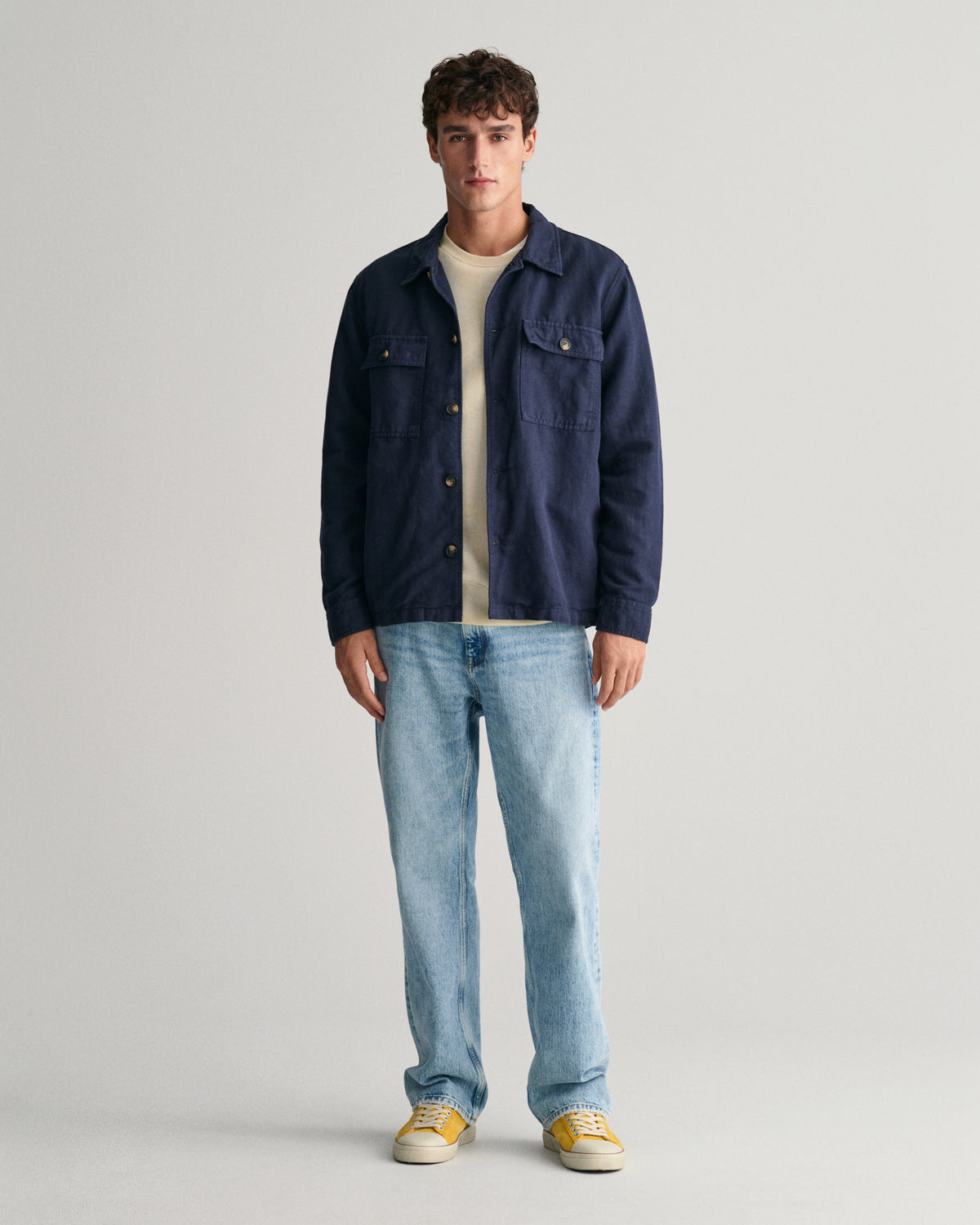 SILKY BEIGE, REG SHIELD C-NECK SWEAT BY GANT AU.