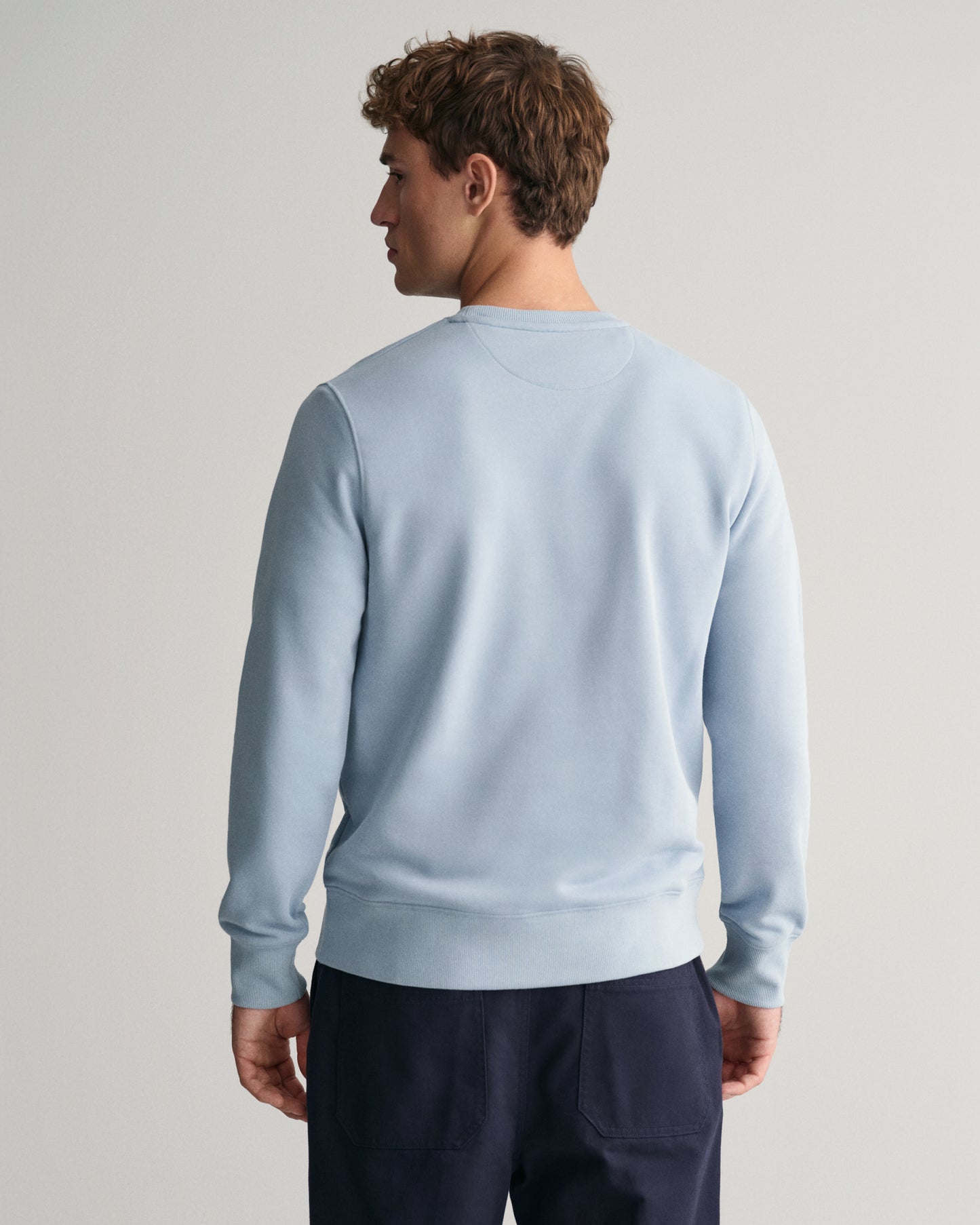 DOVE BLUE, REG SHIELD C-NECK SWEAT, BACK-VIEW BY GANT AU.