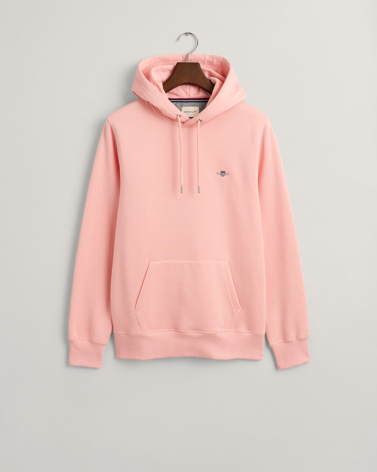 BUBBELGUM PINK, REG SHIELD HOODIE, FLAT-LAY BY GANT AU.