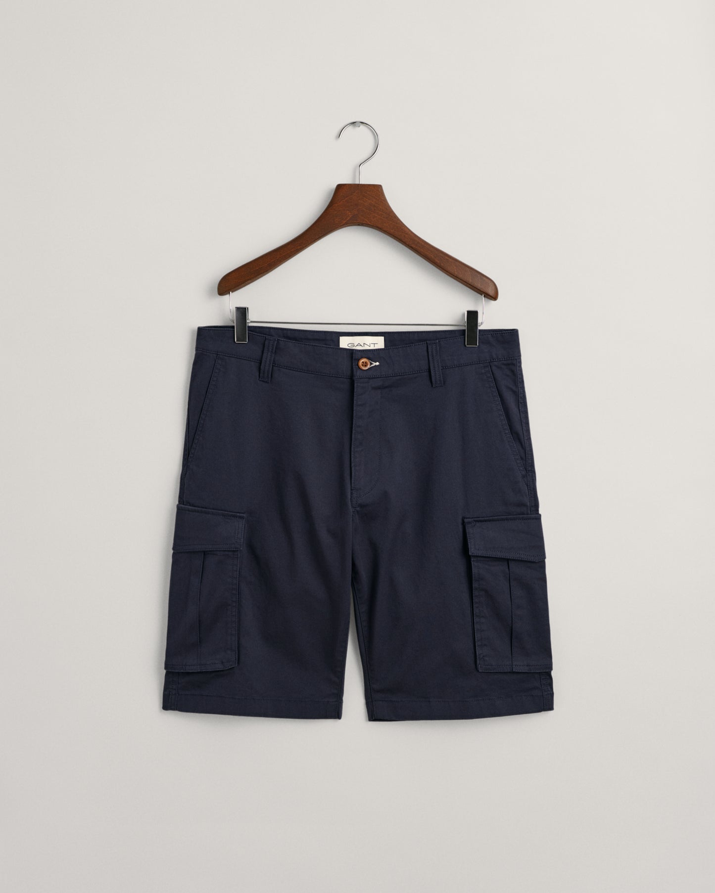 MARINE, RELAXED TWILL CARGO SHORTS, FLAT-LAY BY GANT AU.