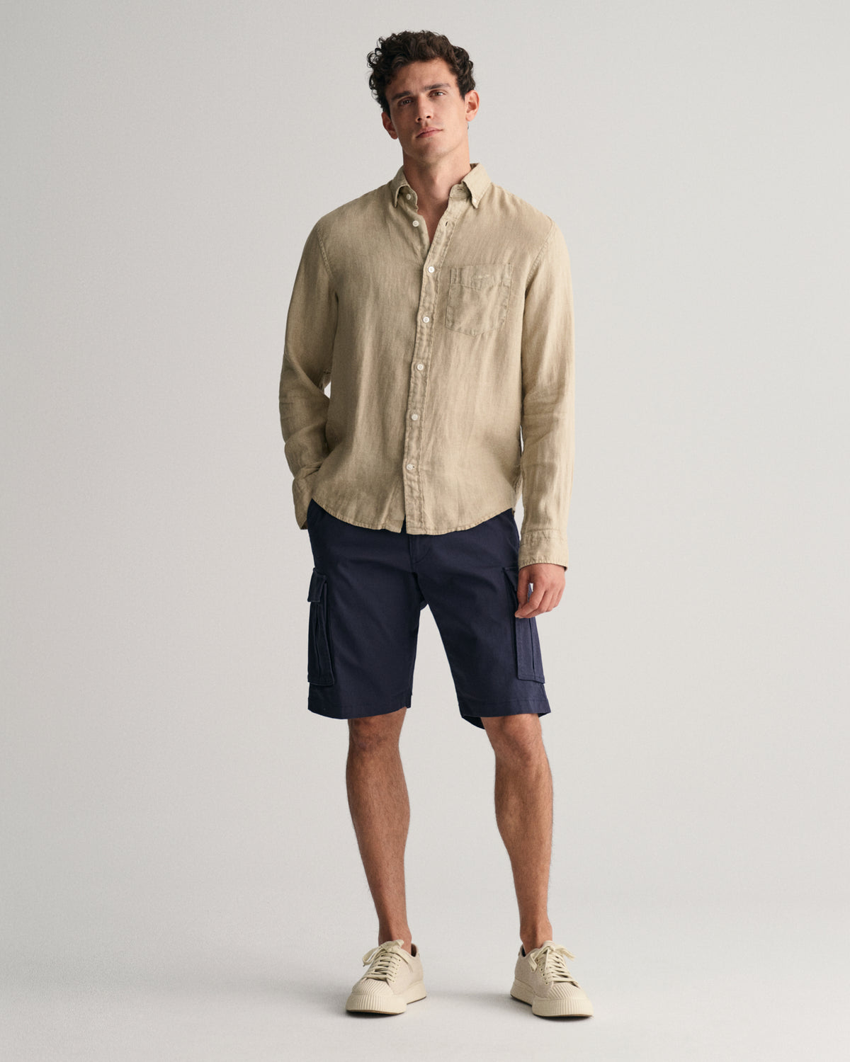 MARINE, RELAXED TWILL CARGO SHORTS BY GANT AU.