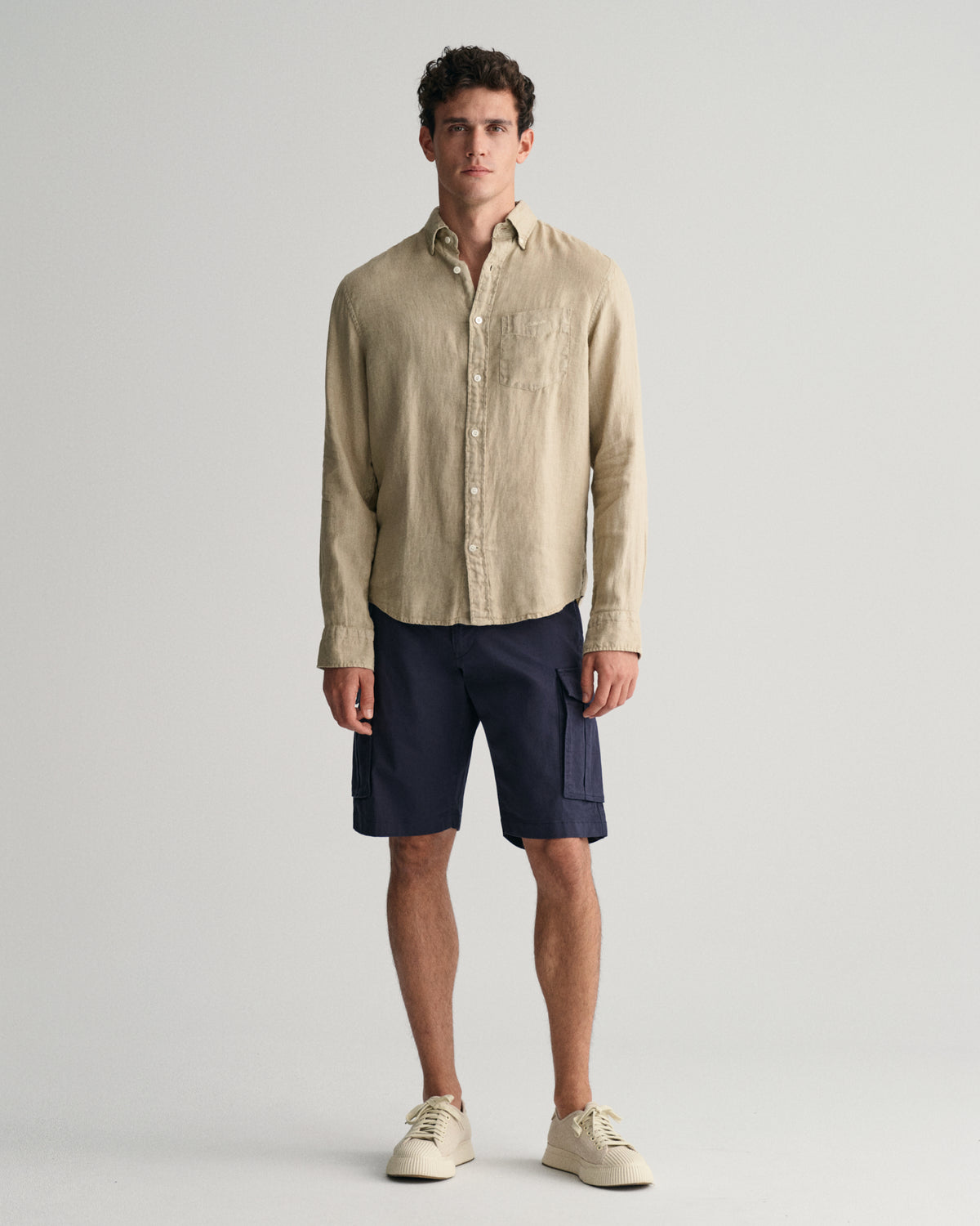 MARINE, RELAXED TWILL CARGO SHORTS, FRONT-VIEW BY GANT AU.