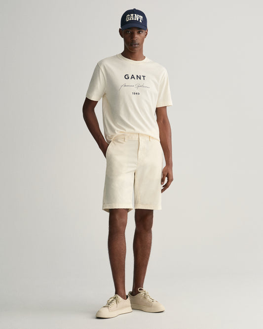 CREAM, SLIM SUNFADED SHORTS, FRONT-VIEW BY GANT AU.