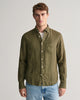 JUNIPER GREEN, REG GMNT DYED LINEN SHIRT, FRONT-VIEW BY GANT AU.