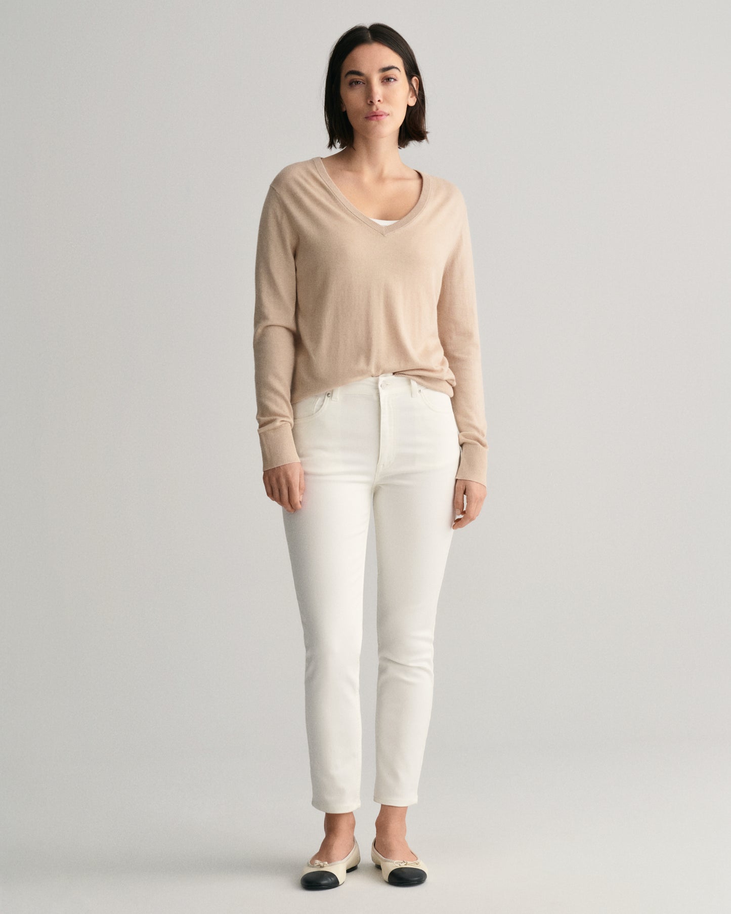 EGGSHELL, SLIM CROPPED WHITE JEANS, FRONT-VIEW BY GANT AU.
