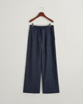 EVENING BLUE, REL TIE WAIST PANTS, FLAT-LAY BY GANT AU.