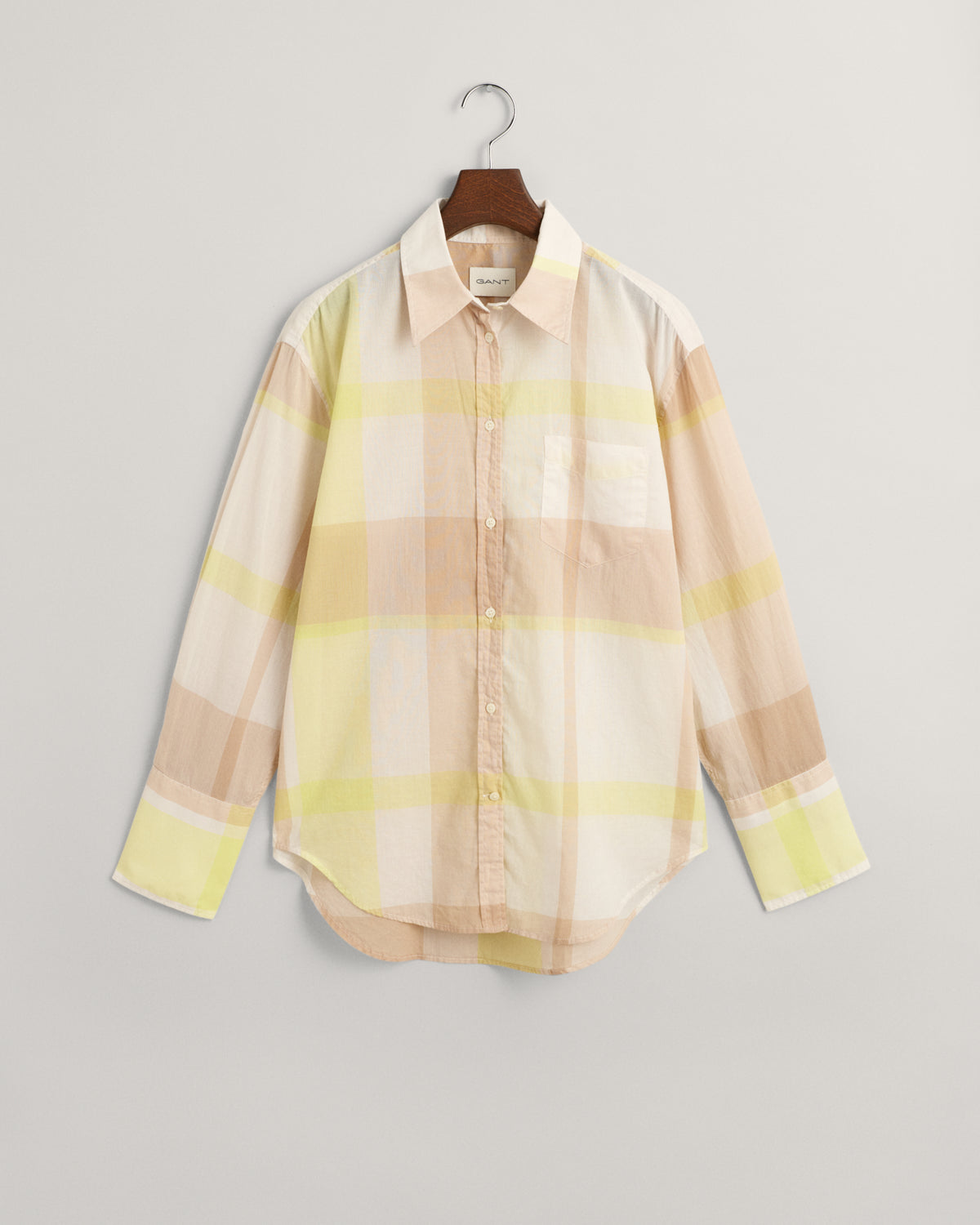 DRY SAND, REL MADRAS CHECK SHIRT, FLAT-LAY BY GANT AU.