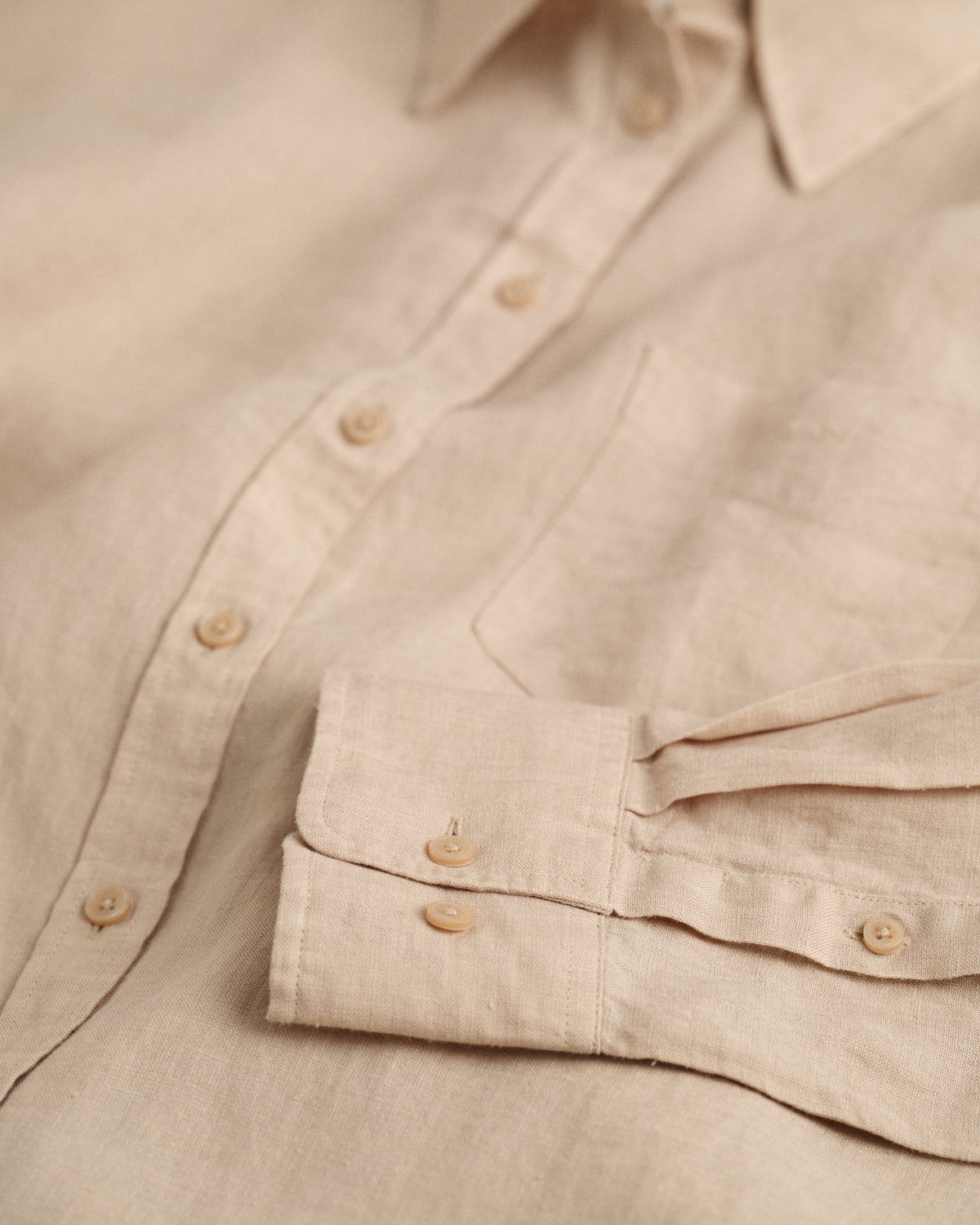 DRY SAND, REL LINEN SHIRT, FLAT-LAY BY GANT AU.
