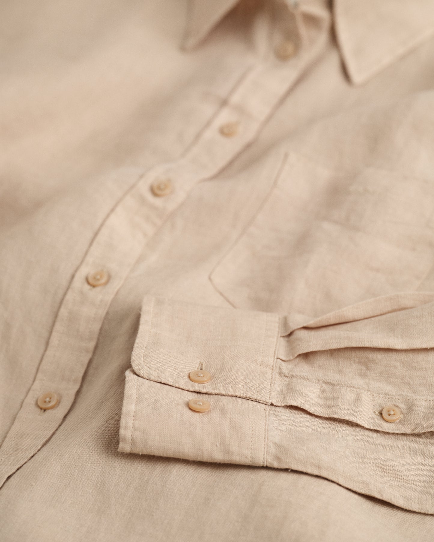 DRY SAND, REL LINEN SHIRT, FLAT-LAY BY GANT AU.