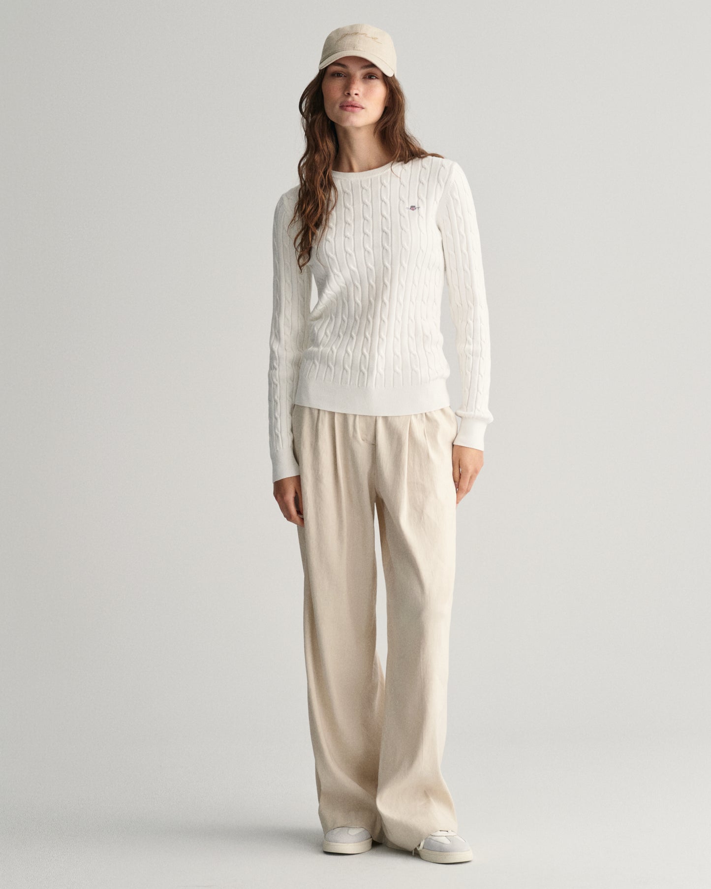EGGSHELL, STRETCH COTTON CABLE C-NECK BY GANT AU.
