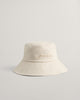 DRY SAND, LINEN BUCKET HAT, FRONT-VIEW BY GANT AU.