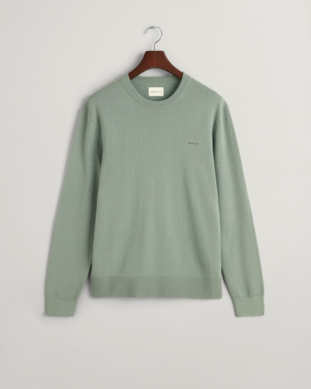 KALAMATA GREEN, TEXTURED COTTON C-NECK, FLAT-LAY BY GANT AU.