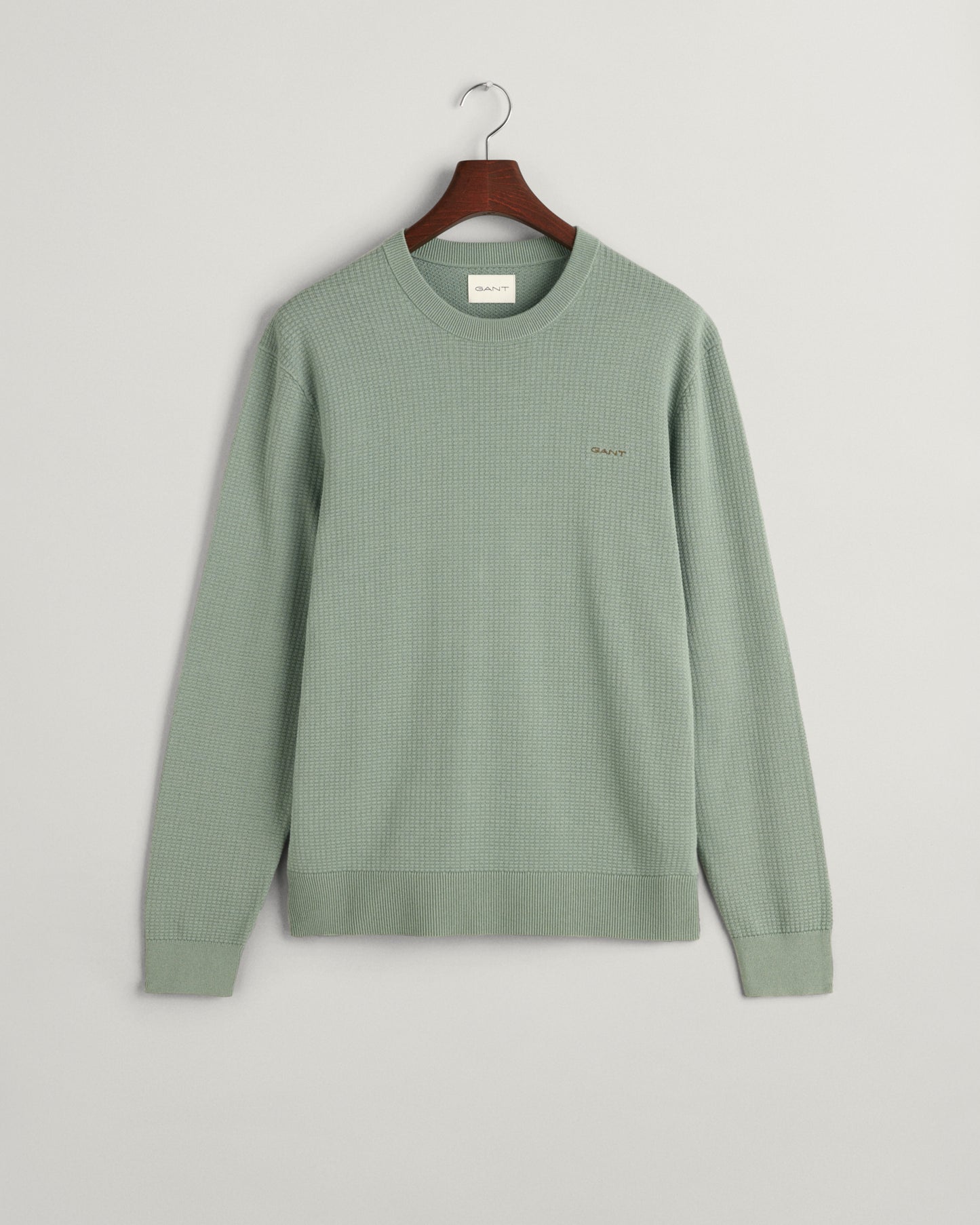 KALAMATA GREEN, TEXTURED COTTON C-NECK, FLAT-LAY BY GANT AU.