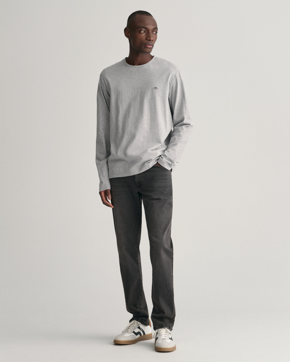 GREY MELANGE, REG SHIELD LS T-SHIRT BY GANT AU.