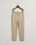 DRY SAND, SLIM CHINOS, FLAT-LAY BY GANT AU.