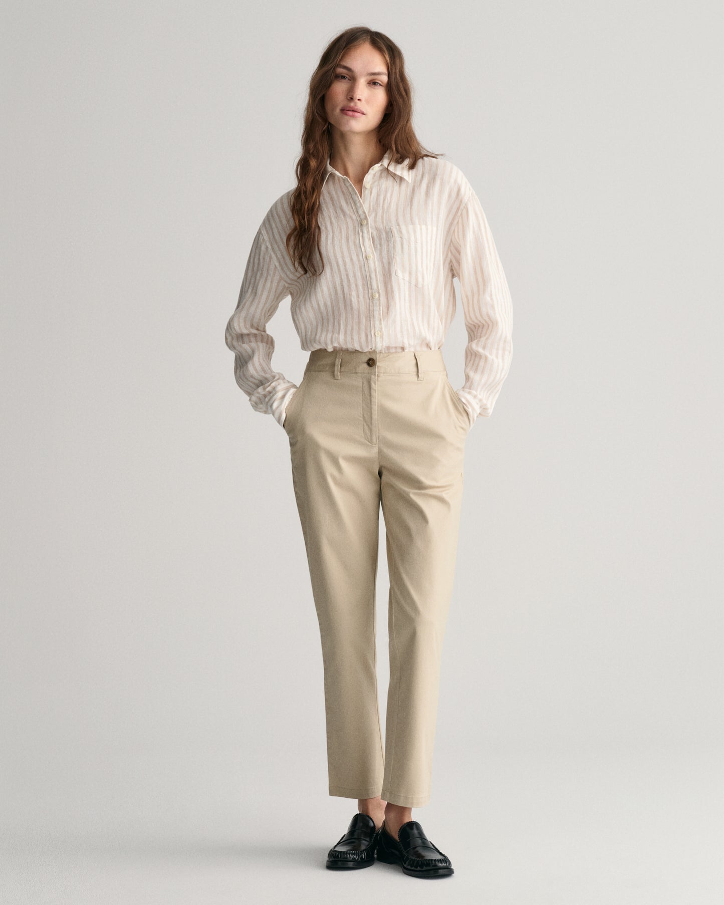 DRY SAND, SLIM CHINOS BY GANT AU.
