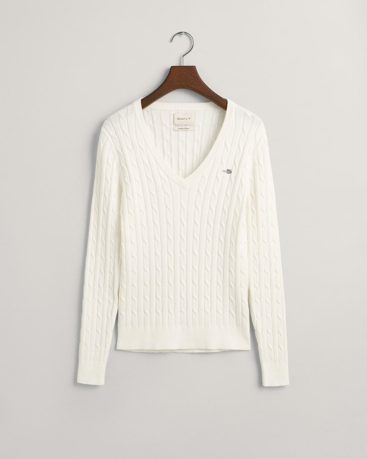 EGGSHELL, STRETCH COTTON CABLE V-NECK, FLAT-LAY BY GANT AU.