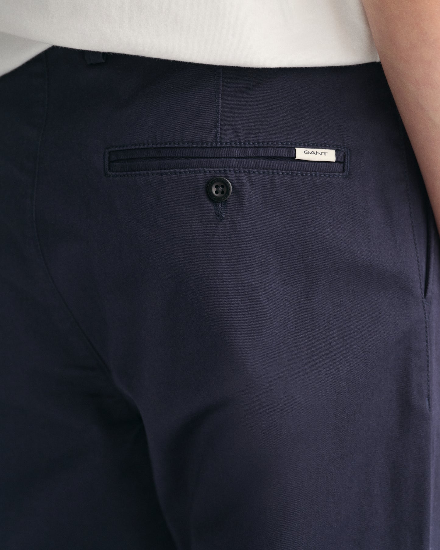 MARINE, GANT CHINO, CLOSE-UP BY GANT AU.