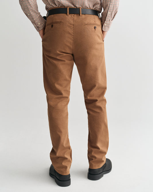 ROASTED WALNUT, SLIM DOBBY STRUCTURE CHINOS, BACK-VIEW BY GANT AU.