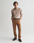 ROASTED WALNUT, SLIM DOBBY STRUCTURE CHINOS, FRONT-VIEW BY GANT AU.