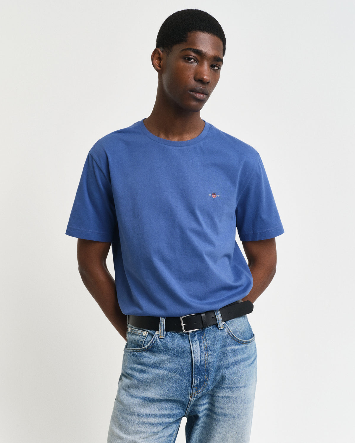 VINTAGE BLUE, REG SHIELD SS T-SHIRT, FRONT-VIEW BY GANT AU.