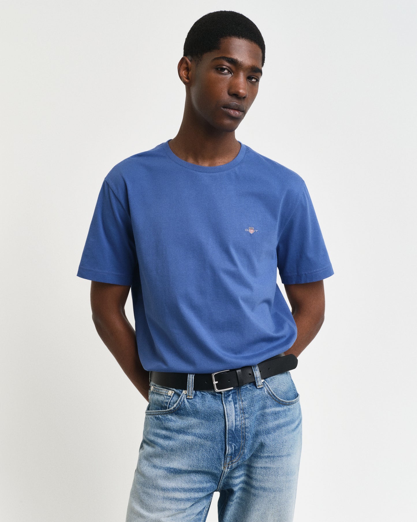VINTAGE BLUE, REG SHIELD SS T-SHIRT, FRONT-VIEW BY GANT AU.