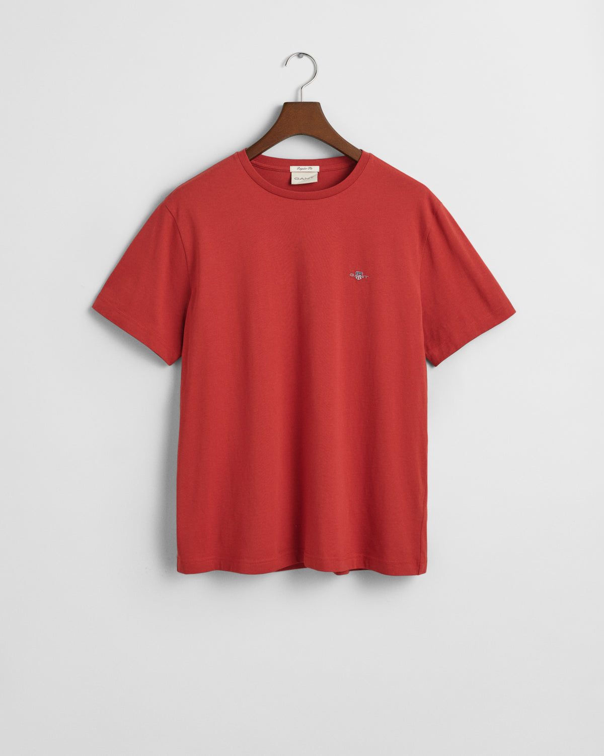 IRON RED, REG SHIELD SS T-SHIRT BY GANT AU.
