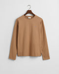 WARM KHAKI, REG SHIELD LS T-SHIRT, FLAT-LAY BY GANT AU.