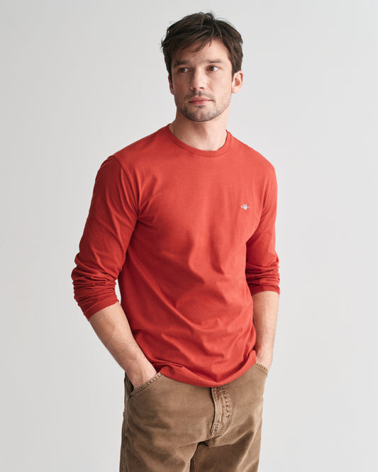 IRON RED, REG SHIELD LS T-SHIRT, FRONT-VIEW BY GANT AU.