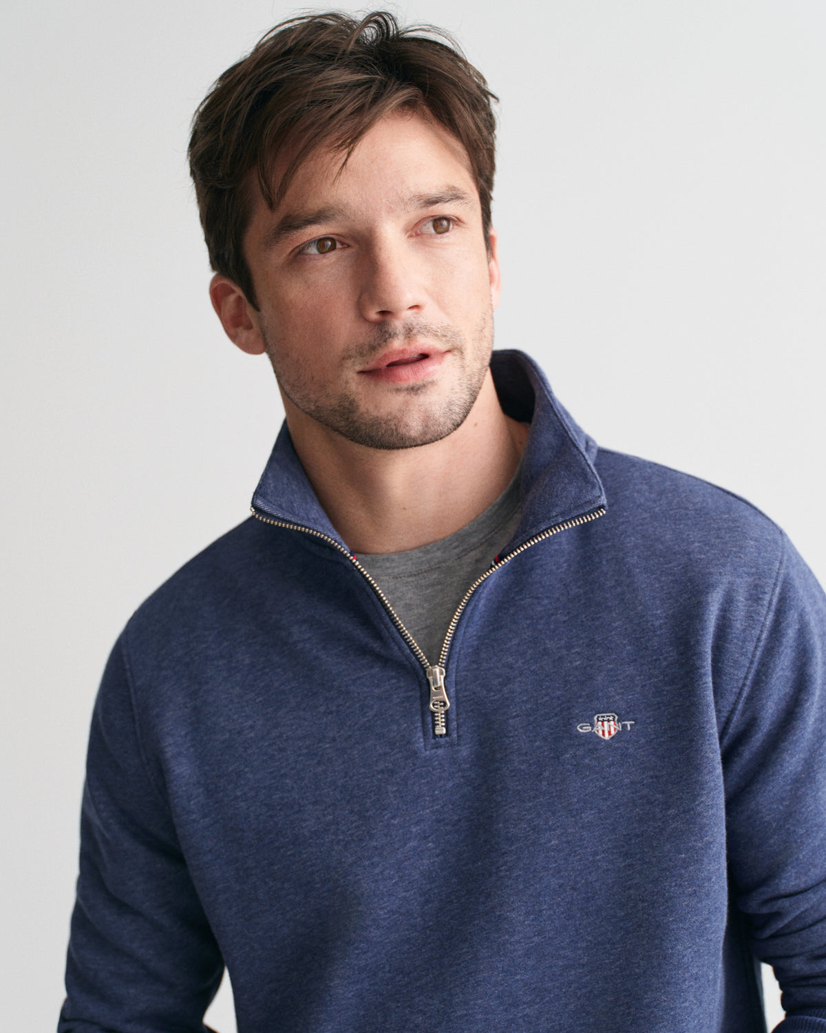 DK JEANSBLUE MELANGE, REG SHIELD HALF ZIP SWEAT, CLOSE-UP BY GANT AU.