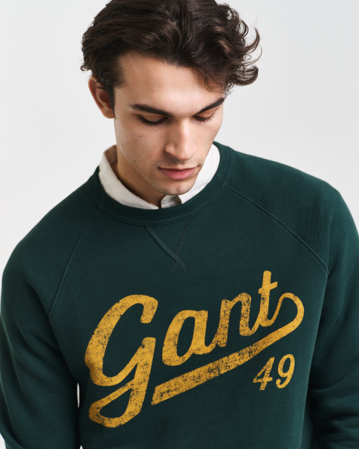 TARTAN GREEN, GRAPHIC C-NECK SWEAT, CLOSE-UP BY GANT AU.