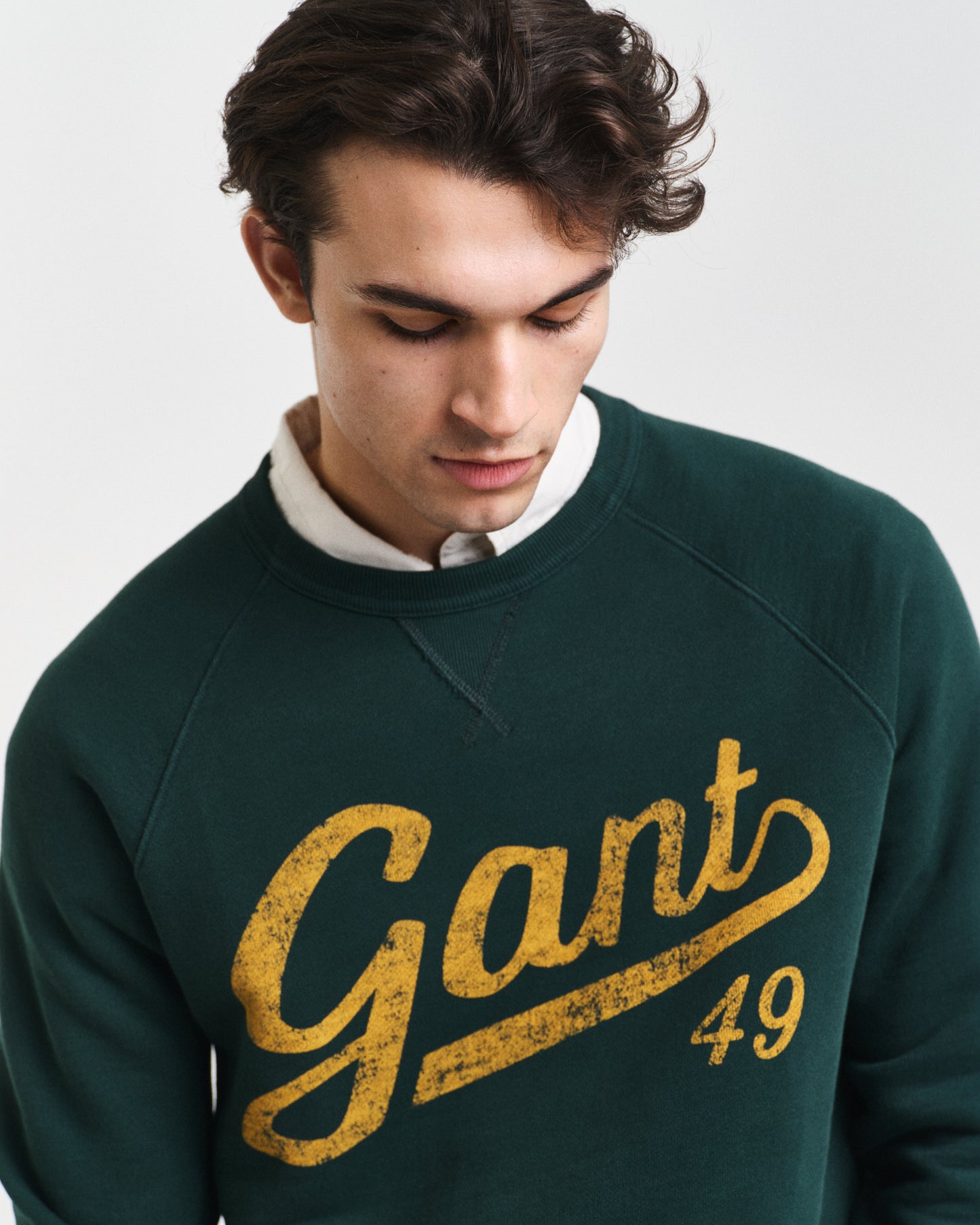 TARTAN GREEN, GRAPHIC C-NECK SWEAT, CLOSE-UP BY GANT AU.