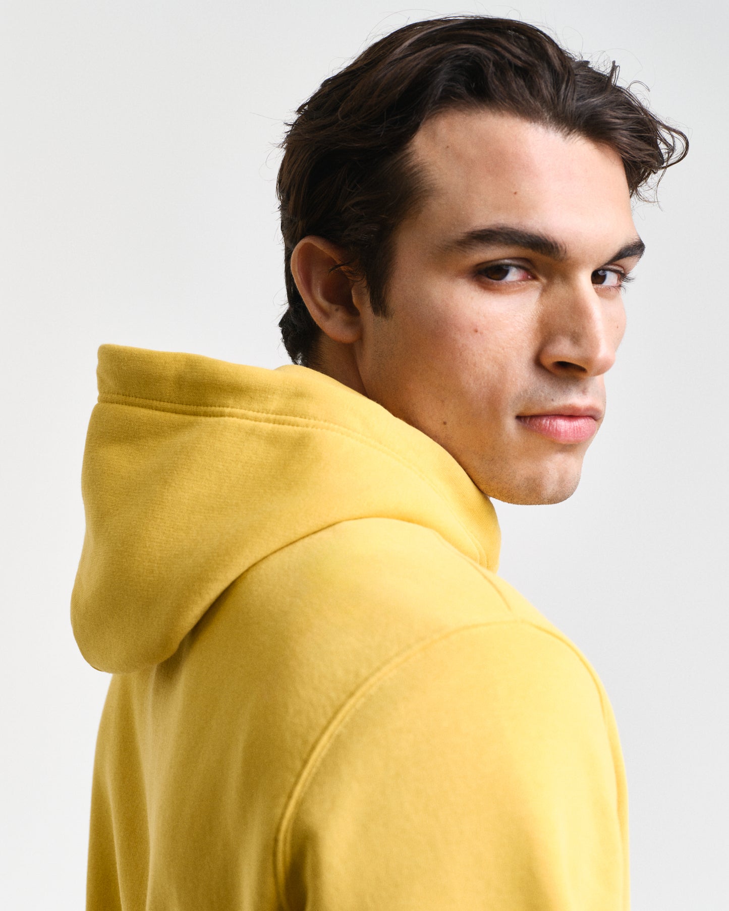 FADED SUNSET, FRONT GRAPHIC SWEAT HOODIE, CLOSE-UP BY GANT AU.