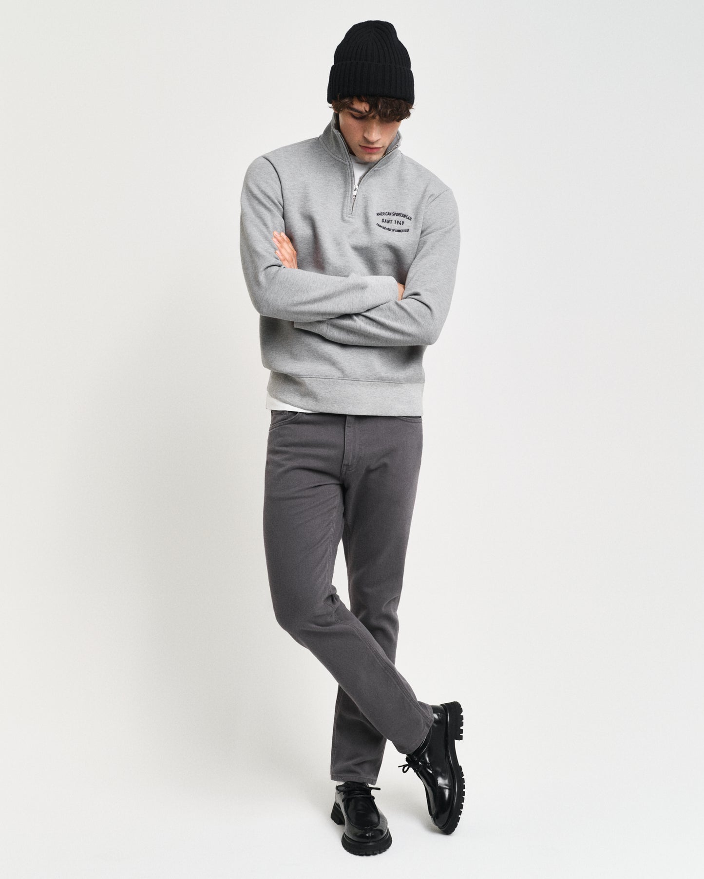 GREY MELANGE, SMALL GRAPHIC SWEAT HALF ZIP BY GANT AU.